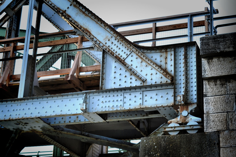 bridge, obsolete, rusty, architecture, old, 5K, outdoors, low angle view, transportation, steel, limit, damaged, sky, girder, nature, buildup, wood - material