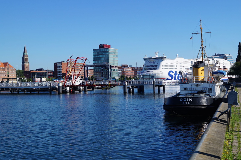 waterfront, city, ship, cityscape, megalopolis, germany, architecture, schiff, yacht, skyscraper, stena line, steamer, shelter, mode of transportation