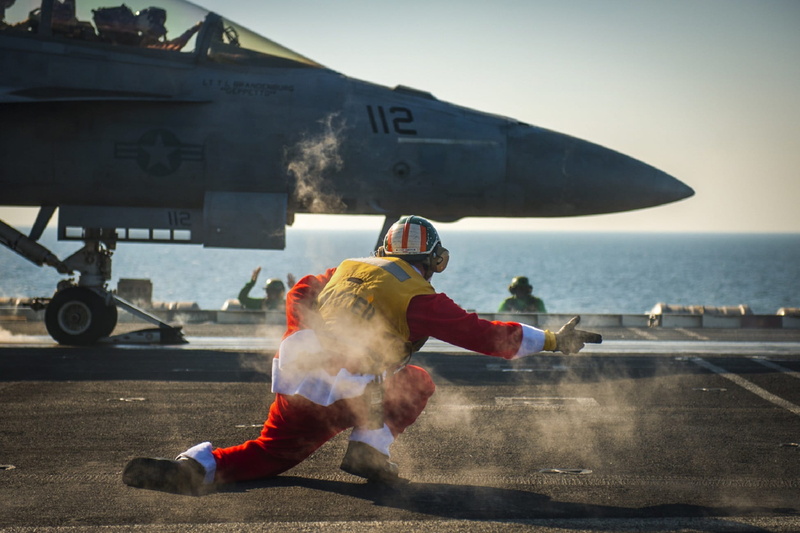 mode of transportation, naval, aviation, transportation, men, day, real people, water, Jet, lifestyles, one person, sky, signal, incidental people, usa
