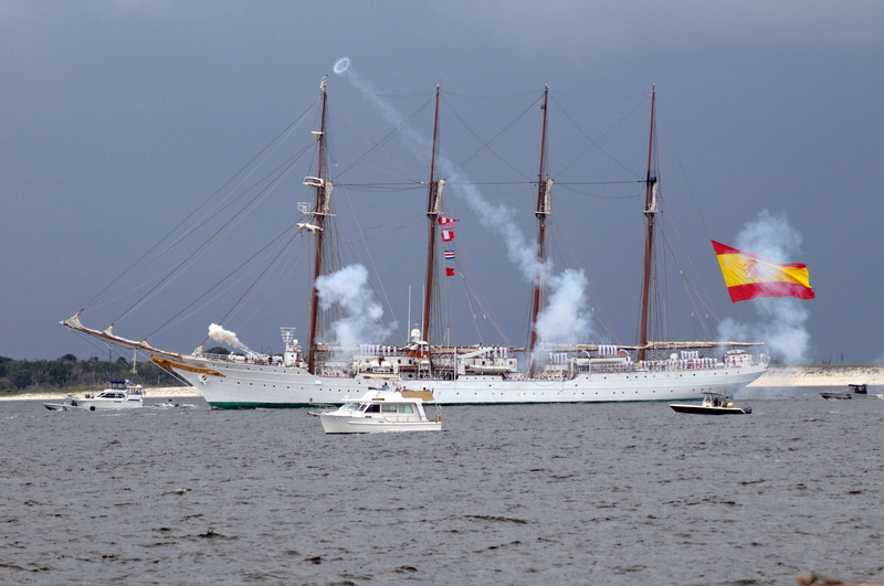smoke - physical structure, Spanish Navy, pollution, pensalcola, industry, air pollution, motion, public domain, day, nature, spanish, transportation, nautical Vessel