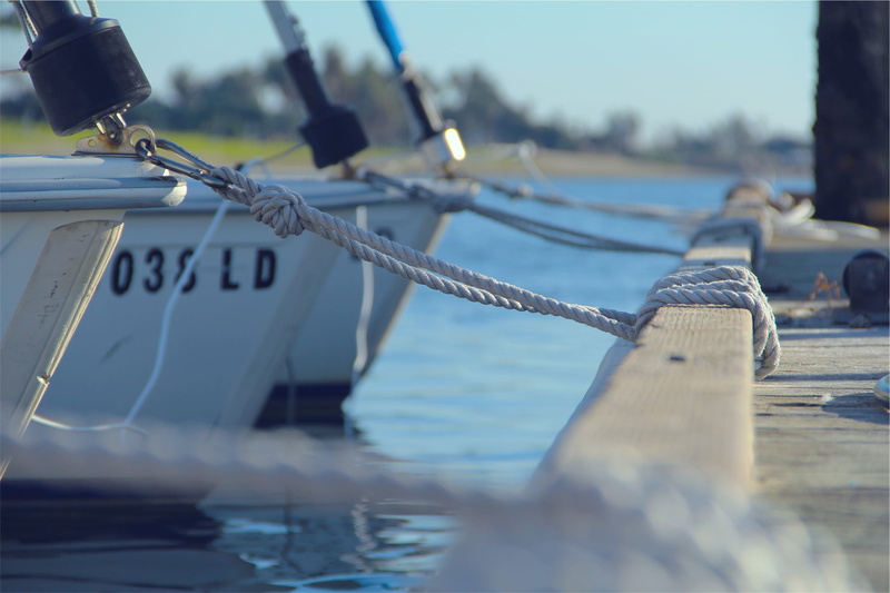 pier, white, ropes, wood - material, nature, lake, boats, wooden post, water, boat, no people, sea, body, close-up, transportation, moored, safety, 1080P