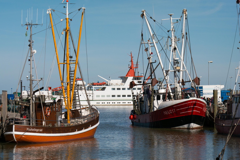 4K, pole, docks, holiday, fishing industry, neuharlingersiel, ferry, fishing boats, moored, commercial dock, blue, north sea, mirroring, ships, waterfront