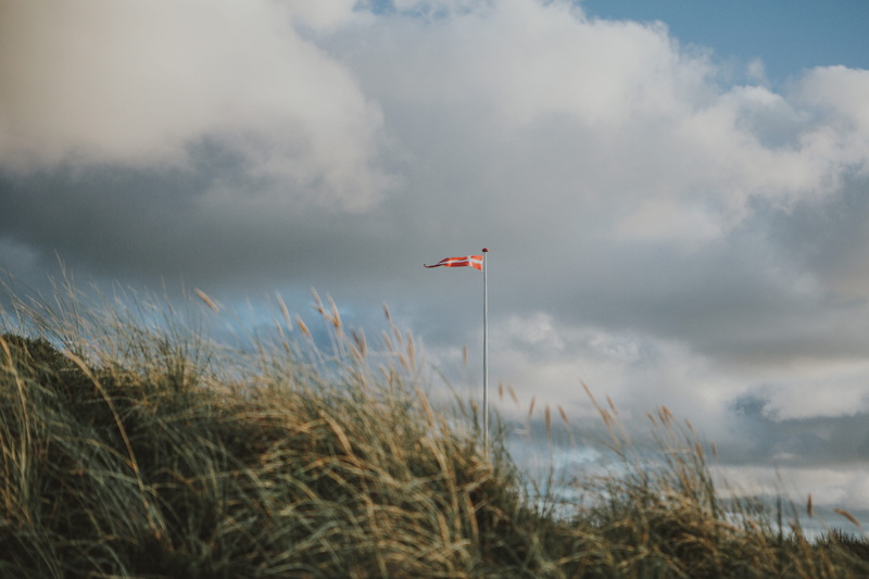 pennant, løkken, beauty in nature, 4K, green, field, tranquility, denmark, day, scenics - nature, sky, no people, cloud, grassland, orange, white, tranquil scene