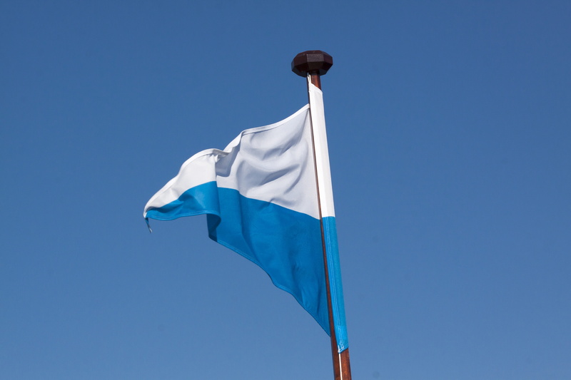 symbol, freedom, standard, white, no people, pennant, flag, wind, blow, copy space, blue, outdoors, 4K, waving, nature, environment, patriotism, low angle view
