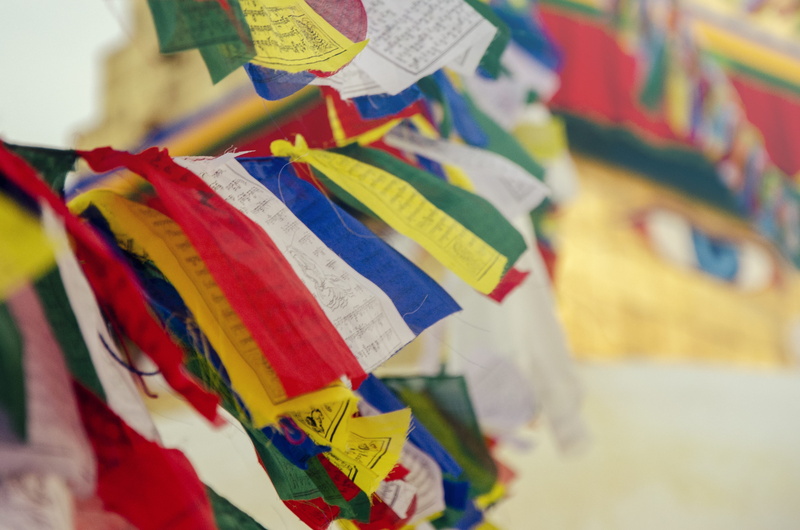 close-up, note - message, text, flags, pennant, 2K, selective focus, large group of objects, variation, hanging, communication, no people, color, paper