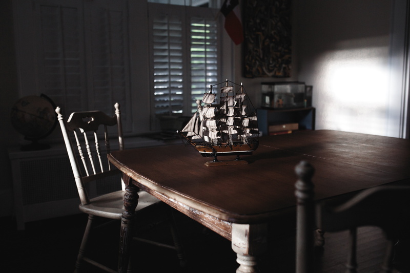 lighting equipment, electric lamp, seat, crockery, light, tbale, furniture, curtain, arrangement, wood, window, absence, galleon, wood - material, neat