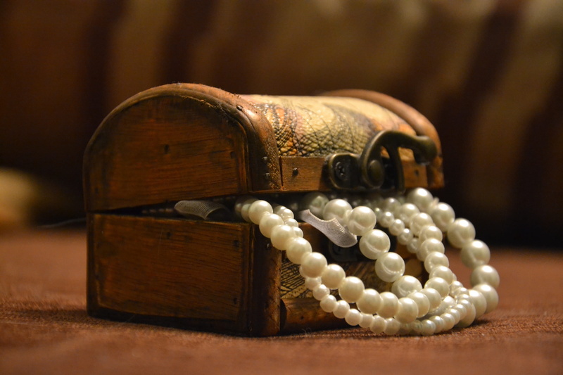wood - Material, old-fashioned, pearl necklace, the past, old, history, antique, necklace, arts culture and entertainment, still life, ornament, box, coral