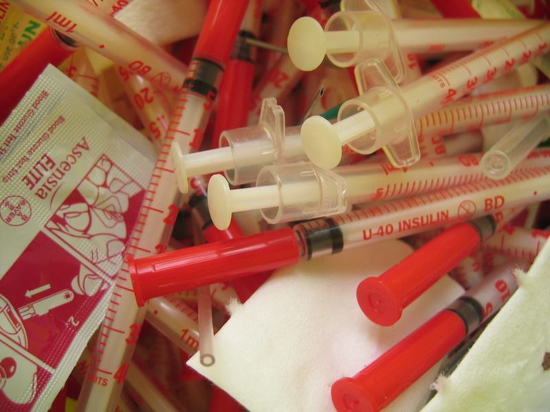 no people, syringe, medicine, large group of objects, close-up, abundance, 2K, indoors, pattern, high angle view, clear, therapy, healthcare and medicine
