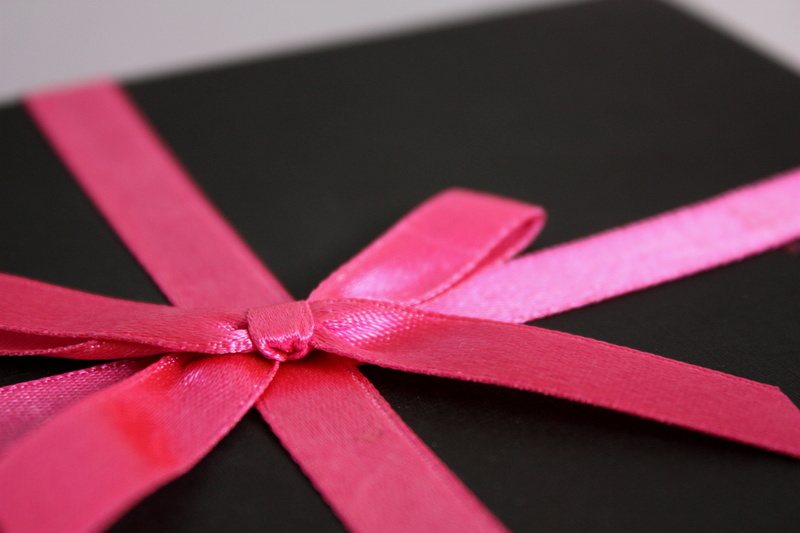 box - container, occasion, celebration, annual event, birthday present, gift, surprise, photo, birthday, present, bow, tied bow, close-up, christmas present