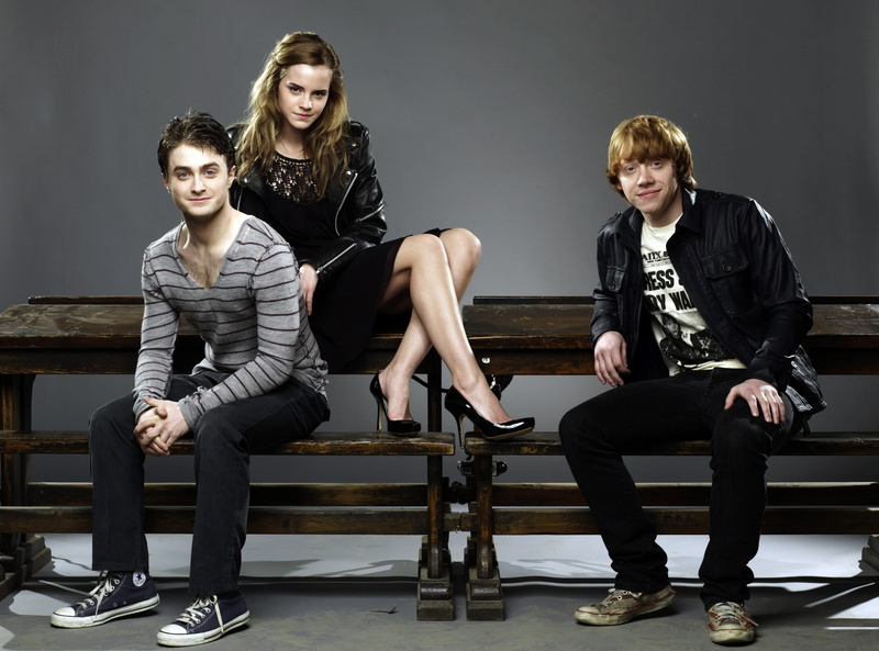 lifestyles, Movies, full length, portrait, watson, seat, adult, looking at camera, grint, rupert grint, group of people, women, emma, radcliffe, sitting