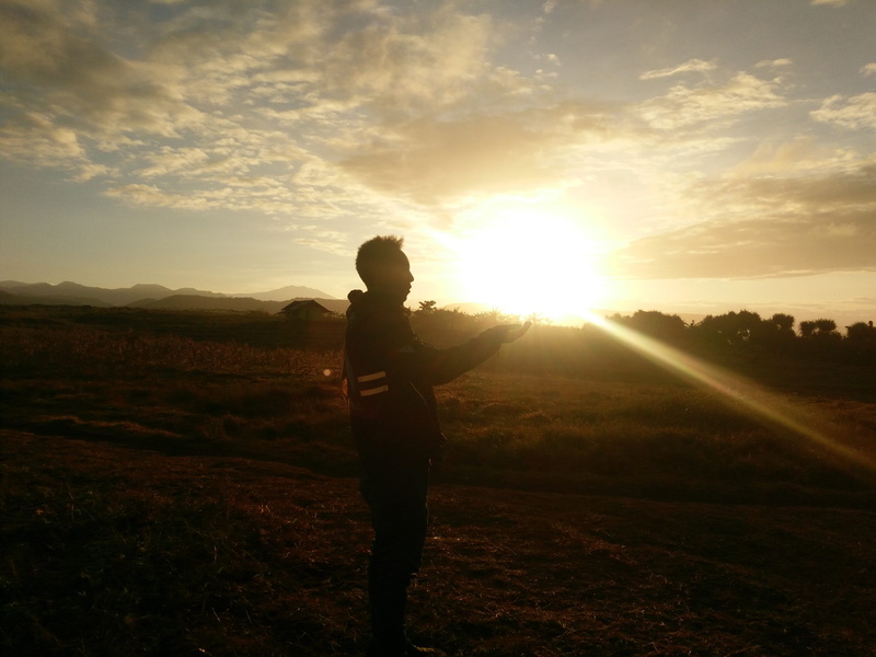 land, sky, post it, update, real people, lifestyles, sun, field, standing, sunset, cloud - sky, leisure activity, lens flare, timeline, side view, outdoors