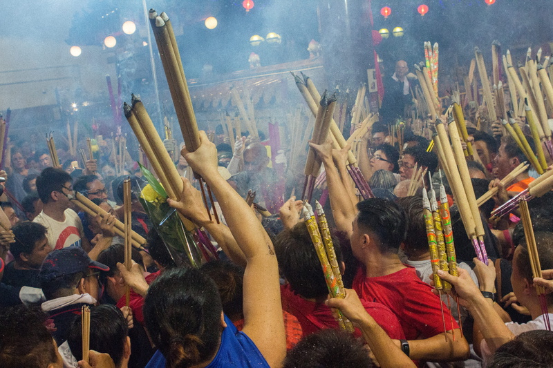 lunar new year, large group of people, chinese, joss, arms raised, crowd, 173 waterloo st, worship, bugis, belief, ritual, human limb, 5K, incense, enjoyment