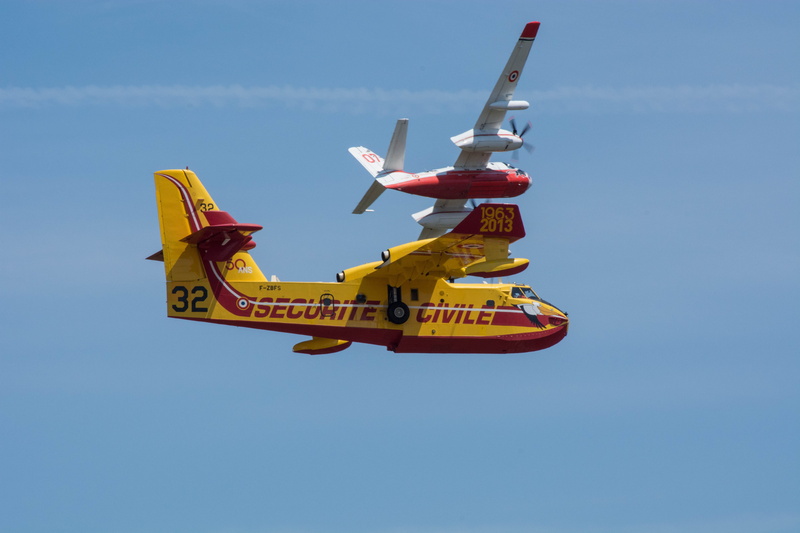 plane, airplane, Canadair, on the move, air vehicle, no people, sky, motion, nature, mode of transportation, yellow, flying, 5K, transportation, low angle view