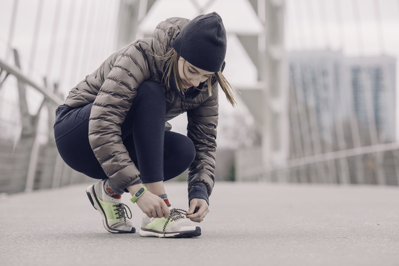 lifestyles, cold, bridge - man made structure, exercising, beanie, weather, health, exercise, built structure, street, tracker, one person, accessories