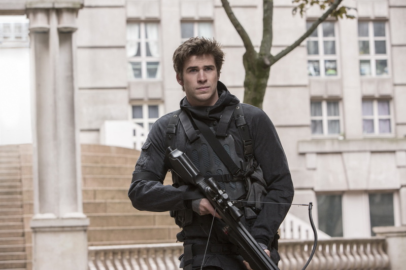 weapons, The hunger games: mockingjay. Part II, Liam Hemsworth, The Hunger Games: Mockingjay - Part 2, costume, 2K, crossbow, equipment, fiction, frame