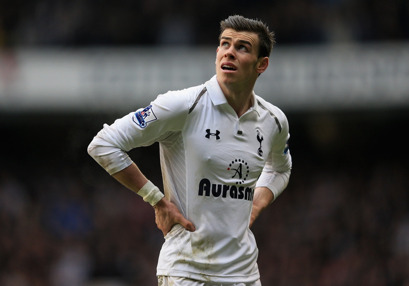 leisure activity, lifestyles, soccer, one person, England, Player, Gareth Bale, front view, day, casual clothing, white, men, real people, armour, Tottenham Hotspur Football Club