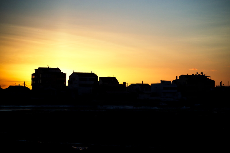 landscape, cloud - sky, 4K, buildings, architecture, sunlight, built structure, silhouette, outdoors, romantic sky, tranquil scene, beauty in nature, tranquility