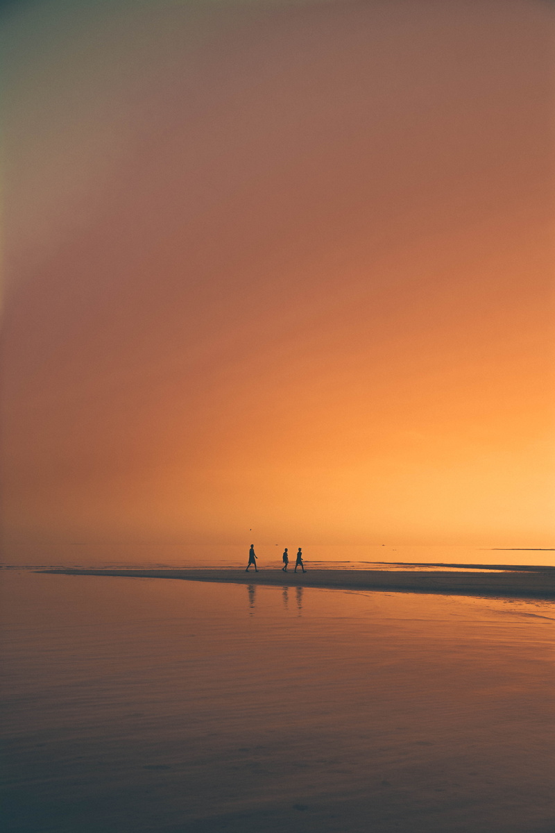 moldife, orange, orange color, copy space, person, silhoutte, orange sky, beauty in nature, 5K, beach sand, unrecognizable person, dusk, outdoors, sea side