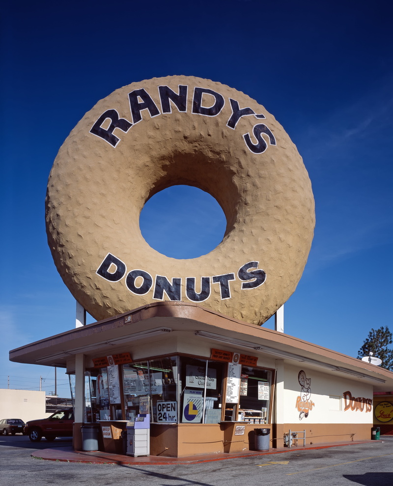 doughnut, sign, usa, travel, donut, building exterior, tourism, nature, bakery, no people, daytime, architecture, randys donuts, sky, blue, communication
