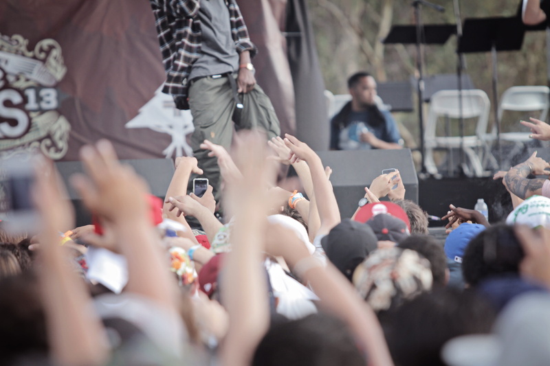 wu tang, life, crowd, body part, day, adult, leisure activity, hand, spectator, canon, togetherness, 5K, large group of people, black, people, united states
