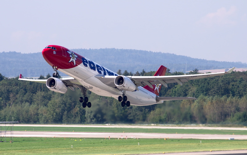 flying, airplane, day, landing - touching down, plane, transport, airbus, plant, a330, motion, propeller airplane, on the move, airport, departure, nature