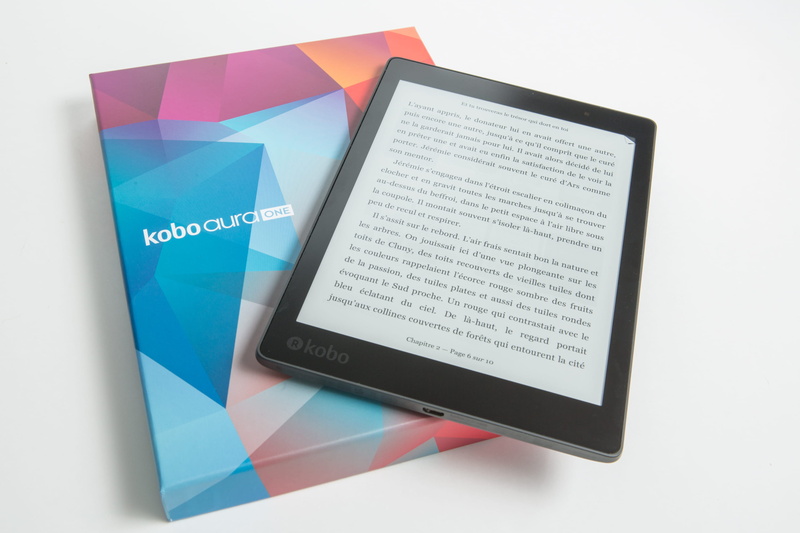 business, electrical equipment, box, 2K, text, red, indoors, kobo, wireless technology, screen, portability, internet, aura, no people, cut out, ebook