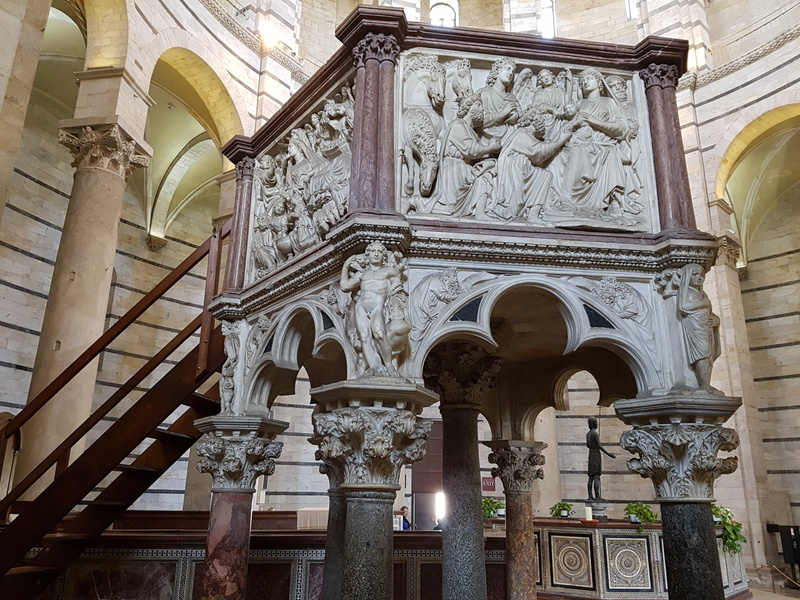 historically, low angle view, bas relief, outdoors, building, places of interest, building exterior, art and craft, marble pulpit, built structure, travel destinations