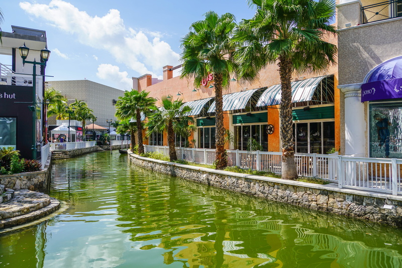 5K, waterfront, quintana, river, sky, residential district, outdoor, concrete, architecture, caribbean, tourism, water, plant, tree, building exterior