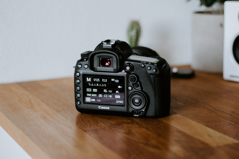 gear, number, top, focus on foreground, close-up, eo, canon eos 5d, viewfinder, home interior, dslr, camera - photographic equipment, lens - optical instrument