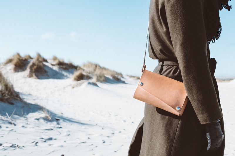 one person, dune, 4K, water, sunlight, women, sand, woman, coat, bag, adult, leather, white, skagen, outdoors, glofe, brown, model, fashion, s, black