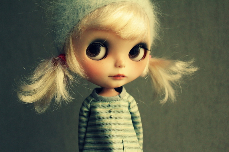 looking at camera, front view, Blythe, child, females, women, hair, girls, portrait, 1080P, doll, contemplation, blond hair, childhood, one person, indoors