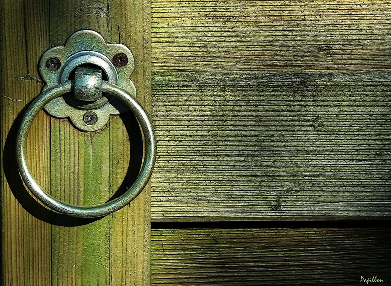 wooden, door handle, entrance, knocker, wood grain, input, knob, old-fashioned, capping, frame, close up, closed, ring, front door, textured, no people
