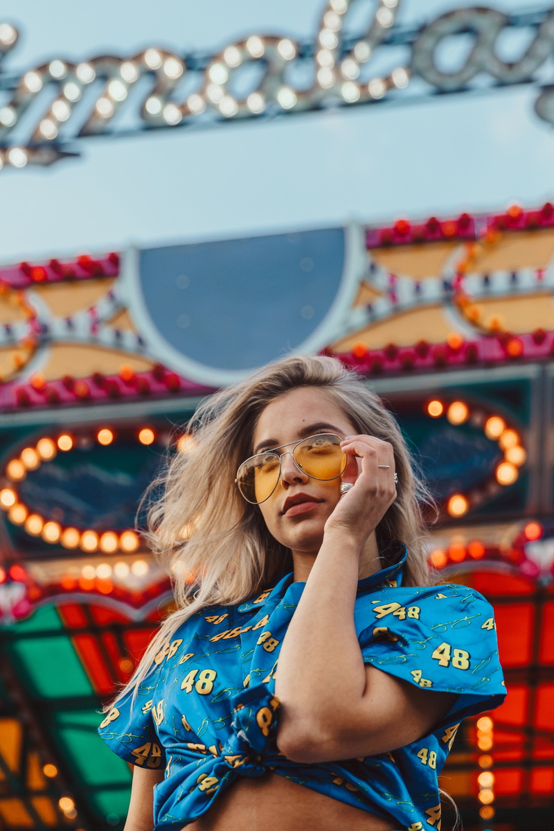 young, standing, Fashion, Glasses, lifestyles, 4K, casual clothing, carnival, lights, outdoors, portrait, front view, amusement park, real people, Hair