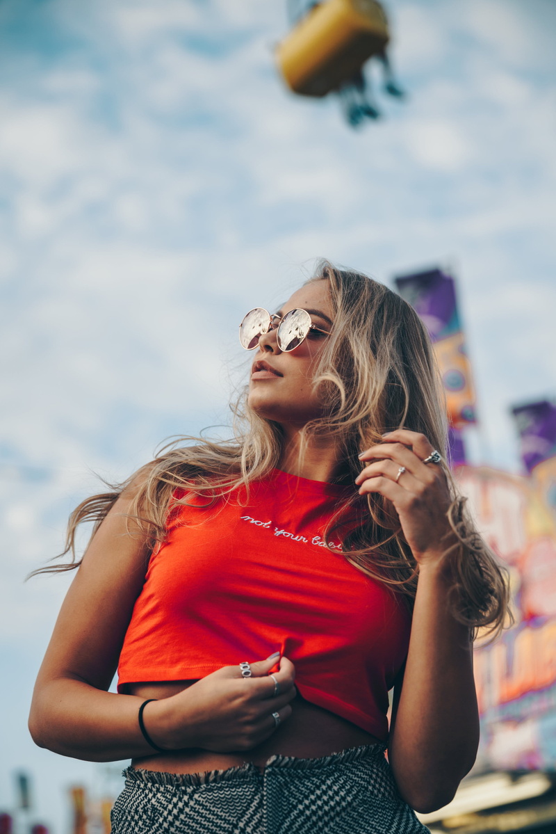model, casual clothing, fair, adult, Glasses, beauty, women, photo, leisure activity, Shopify, lifestyles, long hair, standing, hairstyle, young adult