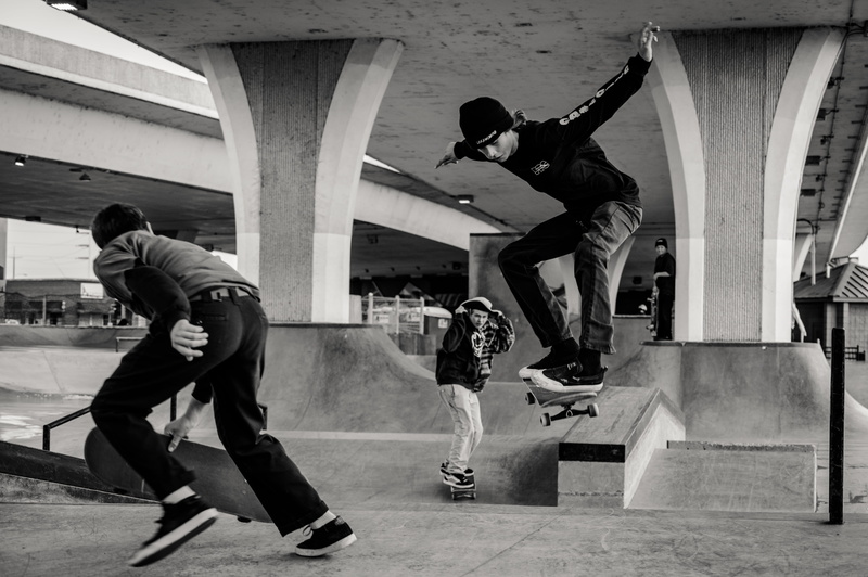 competition, grayscale, male, tricks, real people, lifestyles, photo, leap, building exterior, motion, active, day, skate park, extreme sports, incidental people