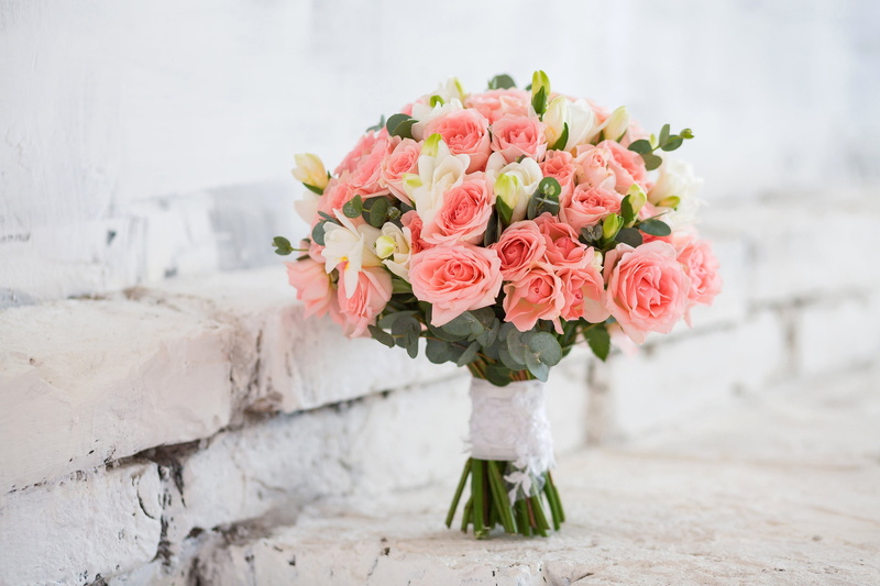 brick, bouquet, bokeh, flowers, roses, 2K, sia