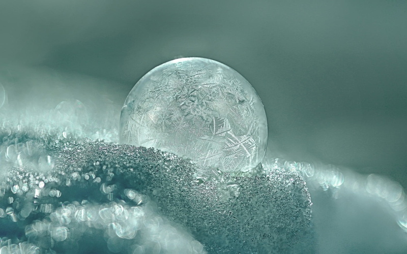 copy space, blue, studio shot, Ice ball, sphere, bubble, iarna, snow, white, cold temperature, wet, indoors, no people, winter, water, ice, close-up, 720P