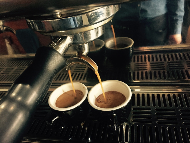 coffee extract, indoors, close-up, machine, coffee, refreshment, food and drink, preparation, cup, 2K, barista, espresso maker, machinery, lamar see oh