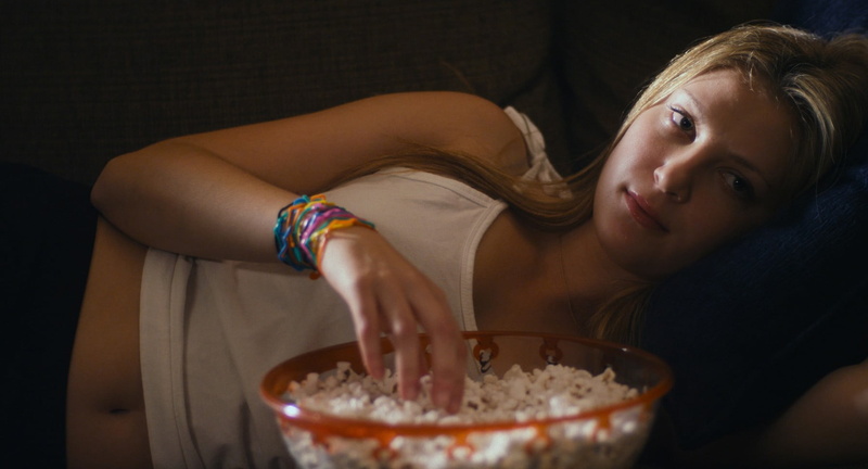headshot, lying down, human arm, blond hair, looking at camera, Zoe Levin, 720P, beautiful woman, human limb, popcorn, women, young women, beauty, bowls