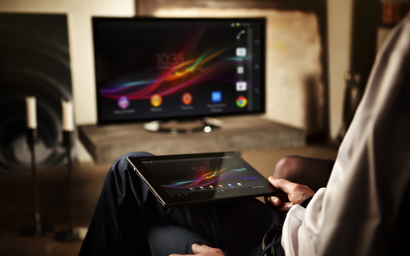 computer monitor, adult, occupation, connection, sitting, computer, watching tv, android, Sony, communication, screen, indoors, lifestyles, tablet, real people