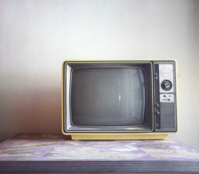 watching tv, wall - building feature, single object, indoors, 1080P, history, arts culture and entertainment, retro styled, no people, tv, screen, device screen