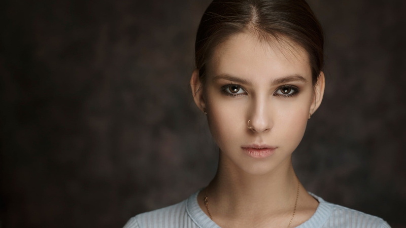 looking at viewer, one person, hairstyle, portrait, crew, hair, top, front view, women, body part, beautiful people, confidence, white, human face, Maxim Maximov