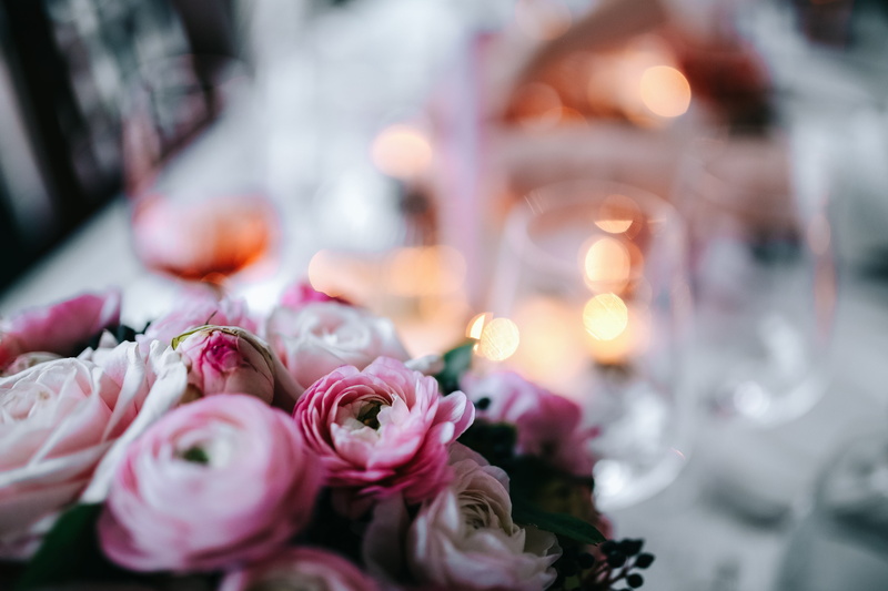 glamour, close-up, selective focus, pink color, table, indoors, bunch of flowers, celebration, xmas, bouquet, flower, decoration, table set, flower head