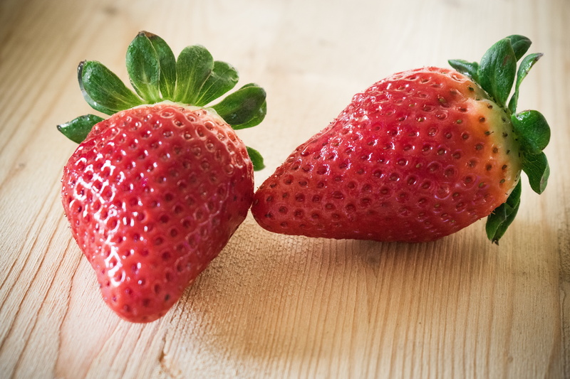 wooden, strawberry, healthy eating, wellbeing, nature, food, wood - material, dessert, heart, no people, juicy, freshness, fruits, strawberries, 5K, fruit
