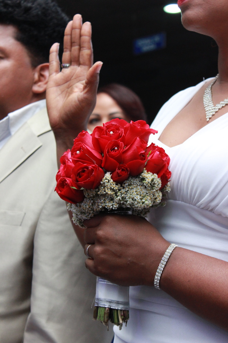 Hands, wedding ceremony, real people, romance, married, uruguay, grooms, positive emotion, roses, human hand, races, couple, people, red, romantico, plant
