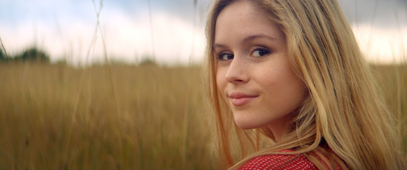 headshot, young women, blond hair, s, top, outdoors, beauty, teenager, nature, rural scene, long hair, contemplation, women, hairstyle, one person, beautiful people