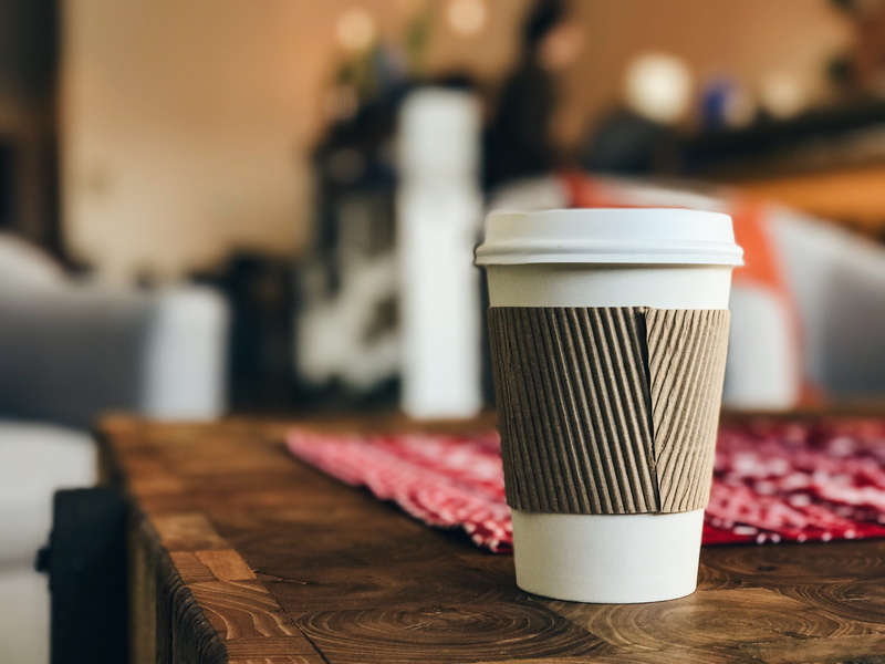 drink, gray, disposable, tabletop, food and drink, takeaway, brown, household equipment, selective focus, freshness, cup, top, white, surface, close-up