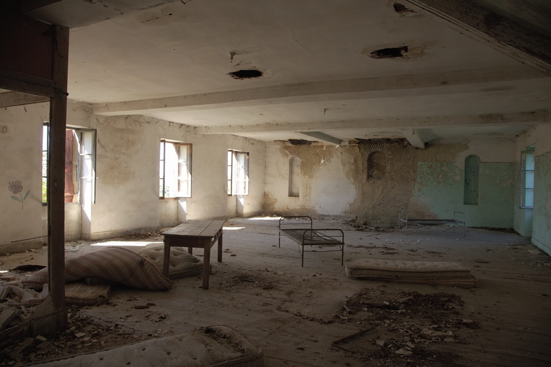 leave, flooring, broken, house, architecture, run-Down, destruction, horror, Dormitory, window, dark, mattresses, day, damaged, no People, spooky, rotting