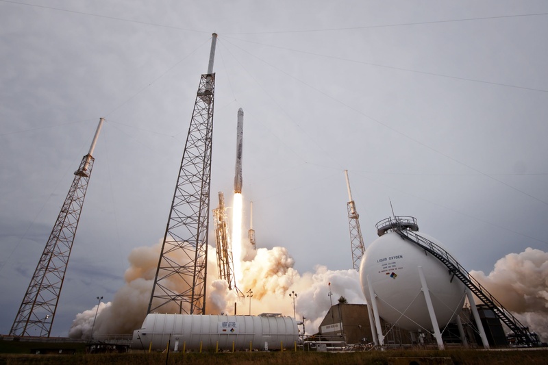 discovery, tall - high, propulsion, spacex, pollution, spacecraft, fuel and power generation, lift-off, fuel, missile, space, smoke stack, aerospace, launch pad