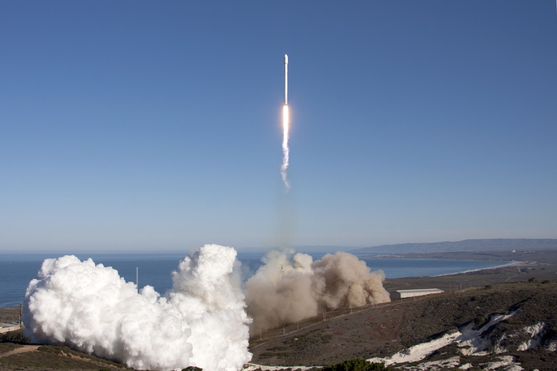 vapor trail, taking off, flames, gray, speed, cape canaveral, daytime, transport, science, water, propulsion, air pollution, spaceship, Lift-Off, outdoors